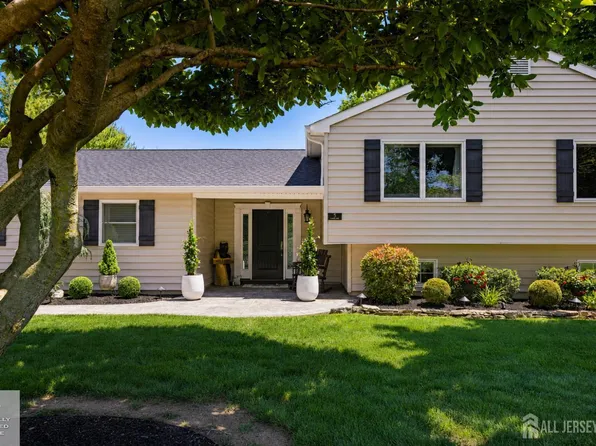 5 Forman Ave, Monroe Township, NJ 08831