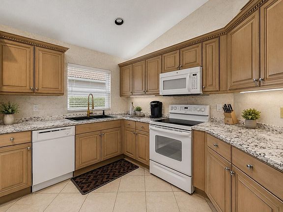 4th image of 9576 Taormina Street