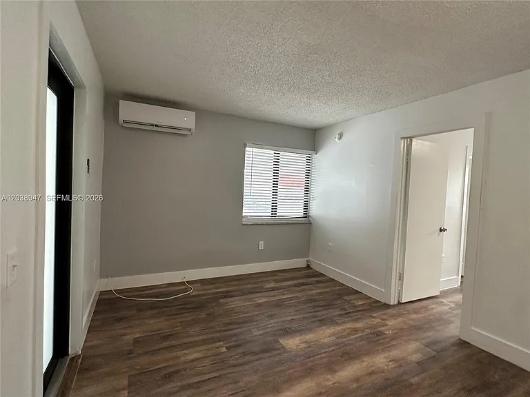 529 SW 4th St #104 — Photo 5