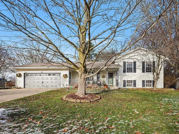 221 Glen Eagle Dr NE, Rockford, MI 49341