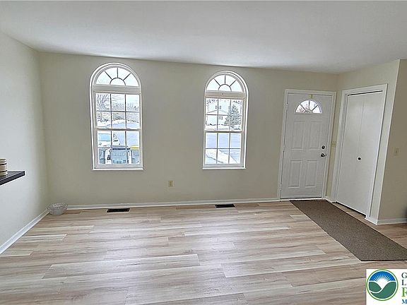 3rd image of 4901 Shawnee Ct N