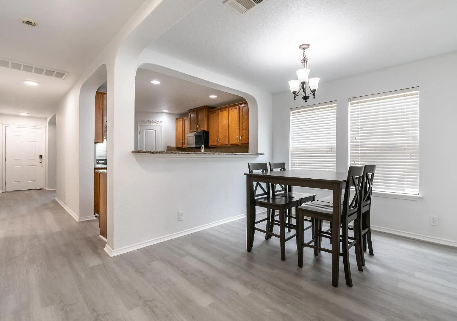 4 bed, 3.5 bath, 3114 sqft, $715 — Photo 4