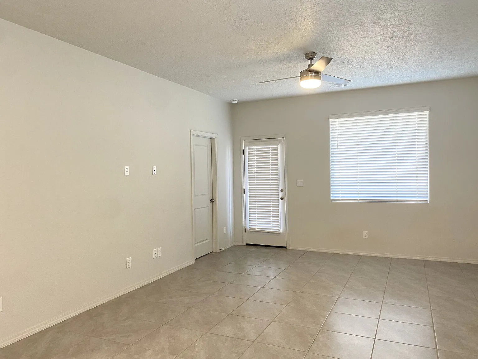 3 bed, 2.0 bath, 1289 sqft, $2,195 — Photo 3