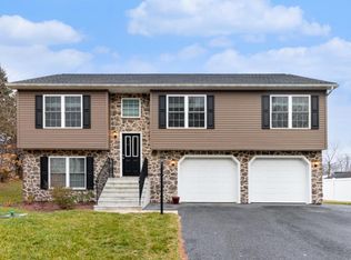 360 Hemlock Ln, Etters, PA 17319