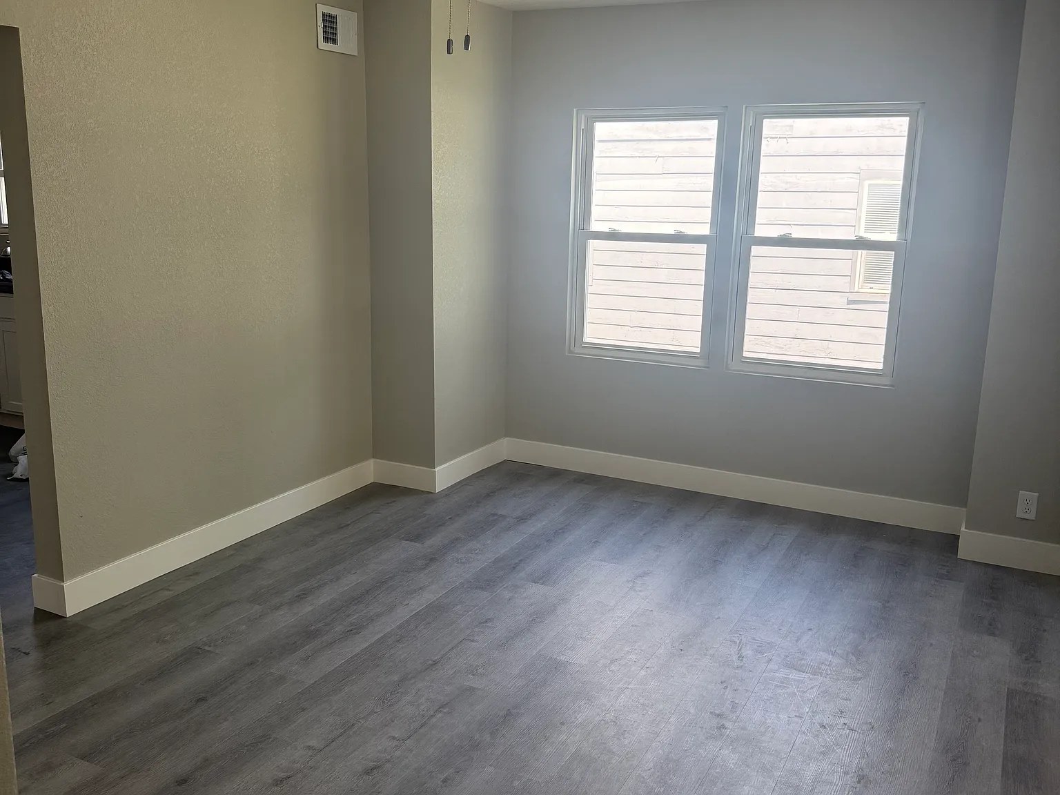 4 bed, 1117 sqft, $1,950 — Photo 2