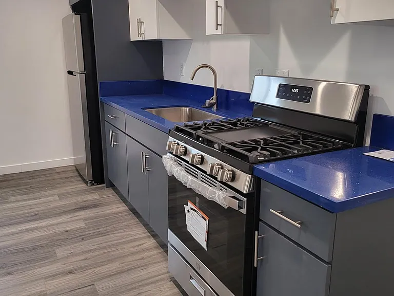 10116 S Broadway — Photo 15