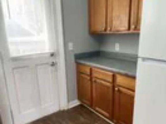 3rd image of 416 W Poplar St #D2