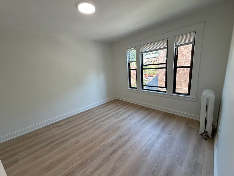 245 McLean Ave #6 — Photo 6