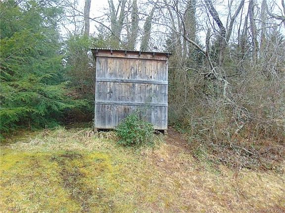 5th image of 19 Jonquil Ln