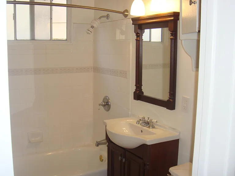 1444 Barry Ave #2 — Photo 8
