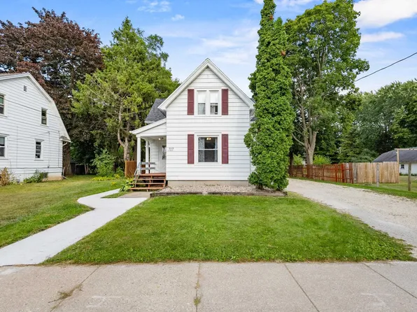 717 4th St, De Pere, WI 54115