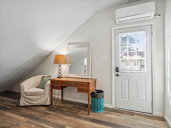 2nd image of 411 Chesapeake Ave