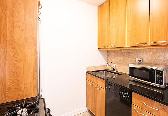 2nd image of 315 W 57th St APT 12B