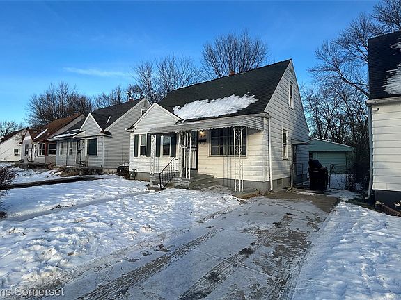 3rd image of 8468 Vaughan St