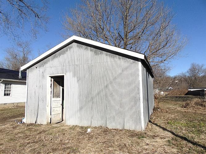 2nd image of 703 7th St