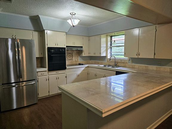 4th image of 308 Iris Park Dr
