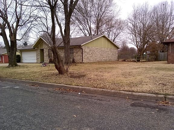2nd image of 1014 N Westridge Ln