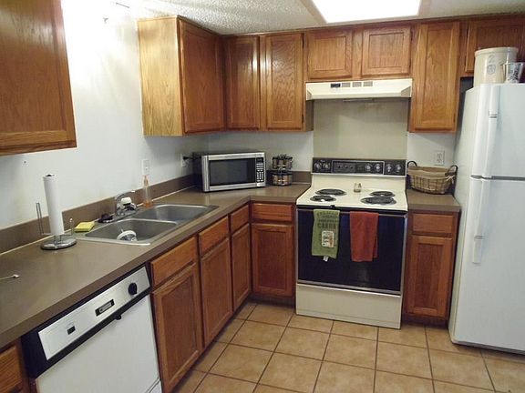 3rd image of 2713 Stanford St #B