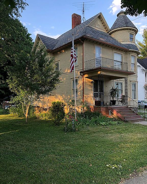 2nd image of 312 E Lawrence Ave