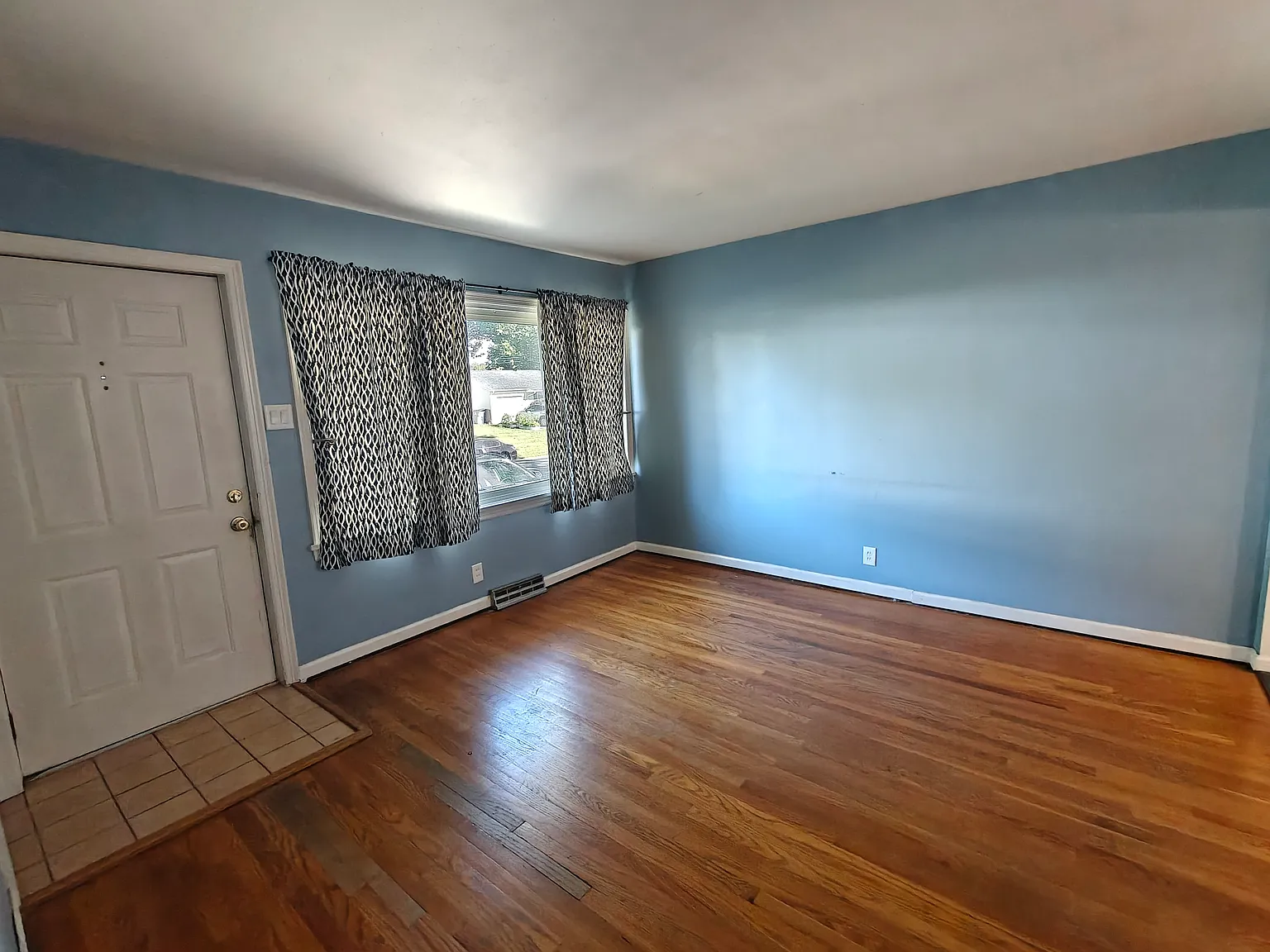 3 bed, 1.5 bath, 1100 sqft, $1,700 — Photo 4