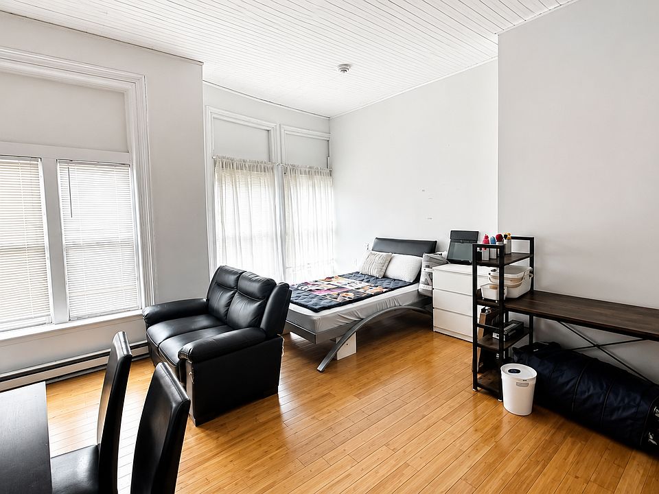 2nd image of 139 Washington St #201