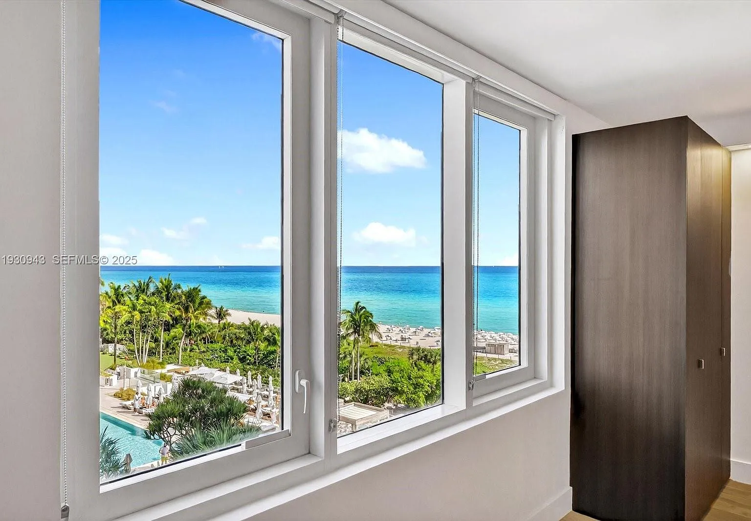 Roney Palace Condo — Photo 2