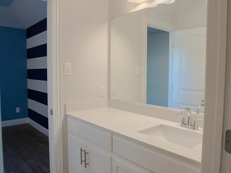 7600 Clear Rapids Dr — Photo 23