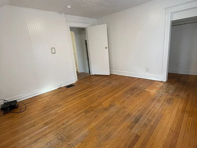 211 Ballard St — Photo 20