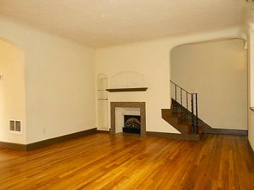 Living Rm w. elect fireplace