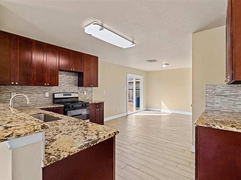 3611 Robwood Ct — Photo 5