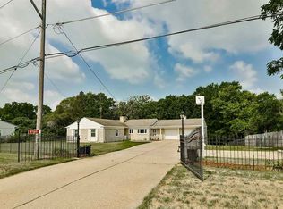 8260 Old River Rd, Rockford, IL 61103