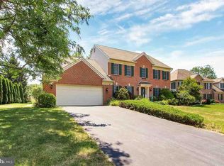 2210 Parkton Ln, York, PA 17408