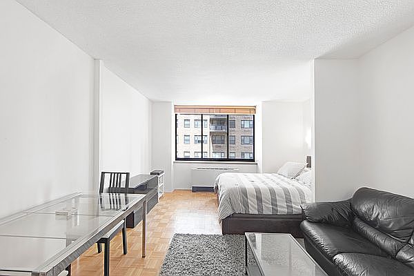 1st image of 250 E 40th St APT 4C
