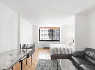 250 E 40th St APT 4C, New York, NY