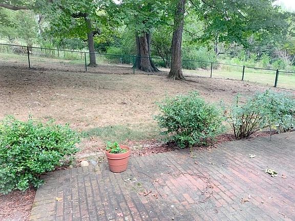 3rd image of 2632 Country Club Dr