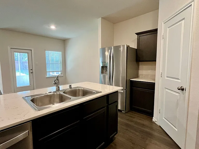 2304 Lattimore St — Photo 4