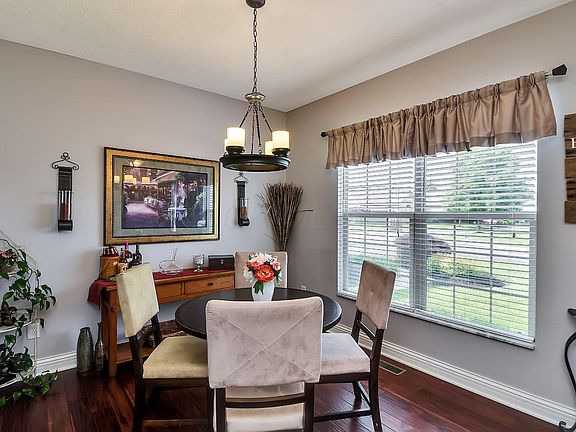 5th image of 211 Pebble Creek Dr