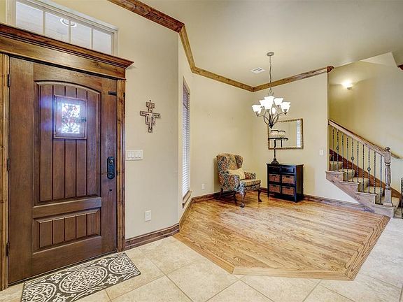 3rd image of 19832 Oakshire Dr