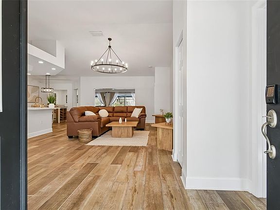 3rd image of 2513 N Valrico Rd