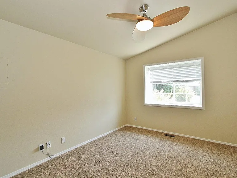 6153 N Portsmouth Ave — Photo 9