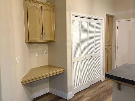5th image of 624 Jasmine Parke Dr #1