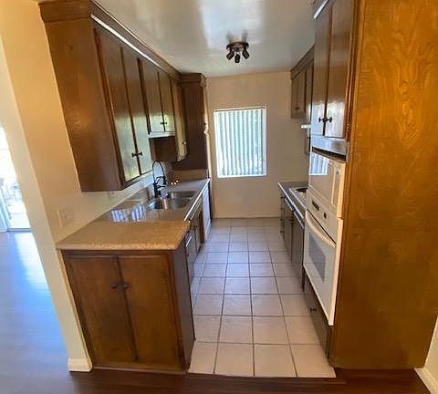 3rd image of 10601 Ayres Ave APT 4