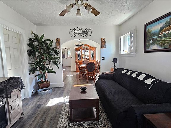 4th image of 2854 Washington Ave