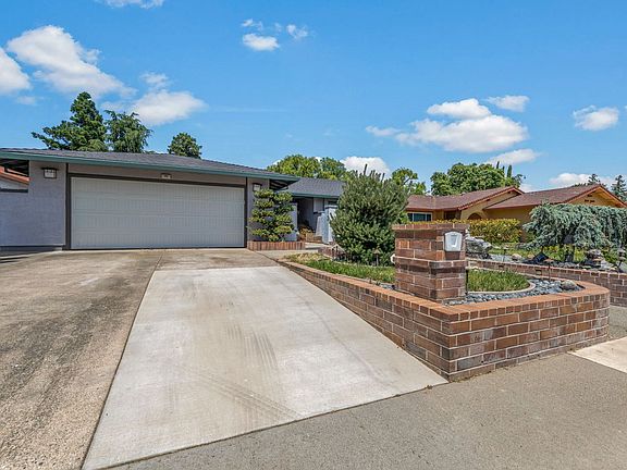 2nd image of 44 Del Vista Cir