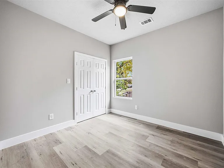 8512 Farqueson St — Photo 15