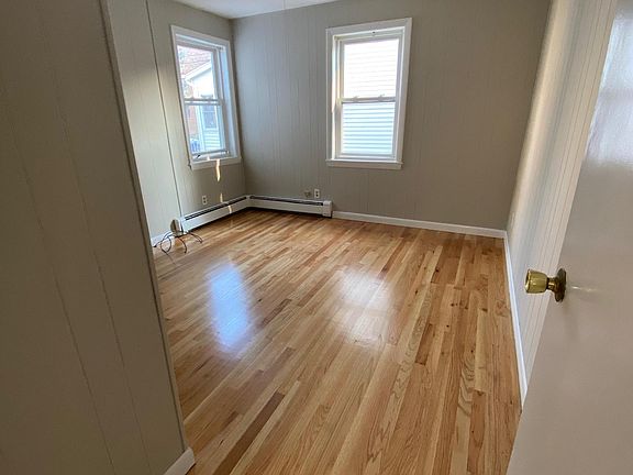 Middle bedroom