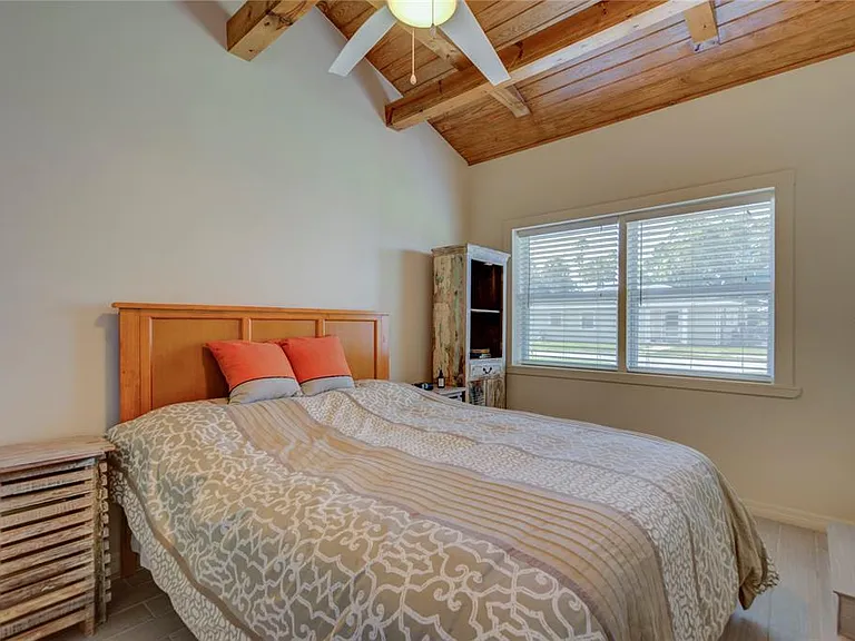 3200 W De Bazan Ave — Photo 38