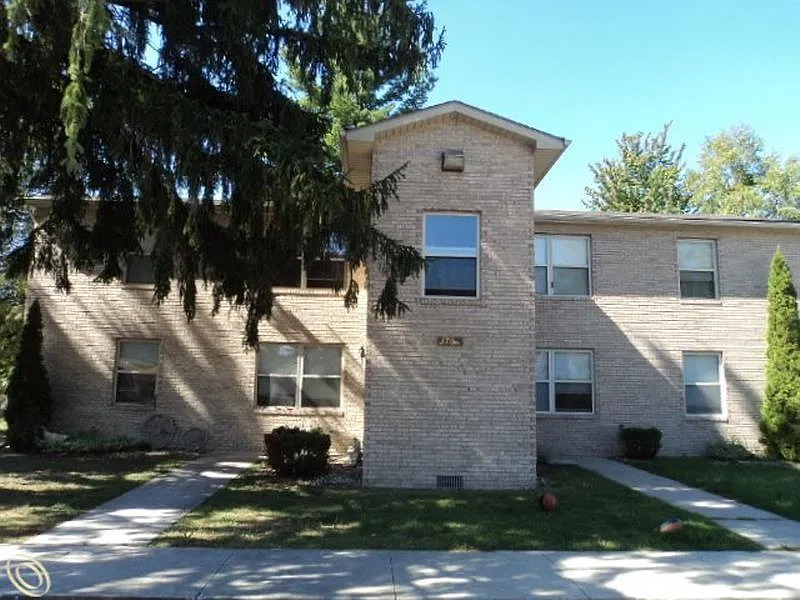 2 bed, 900 sqft, $900 — Photo 1