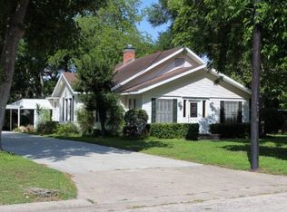 618 Hanover St, Edna, TX 77957