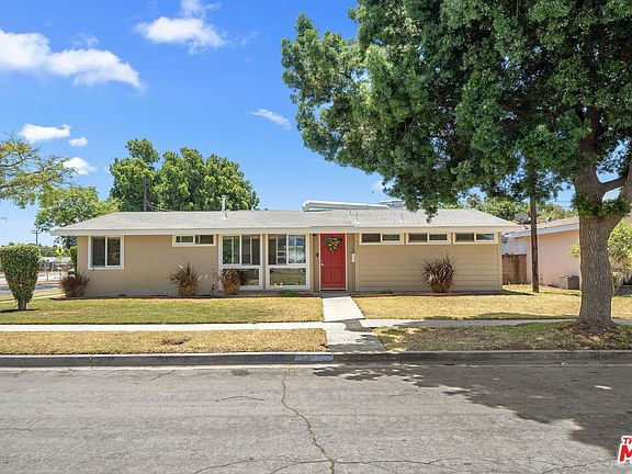2nd image of 3490 E La Jara St